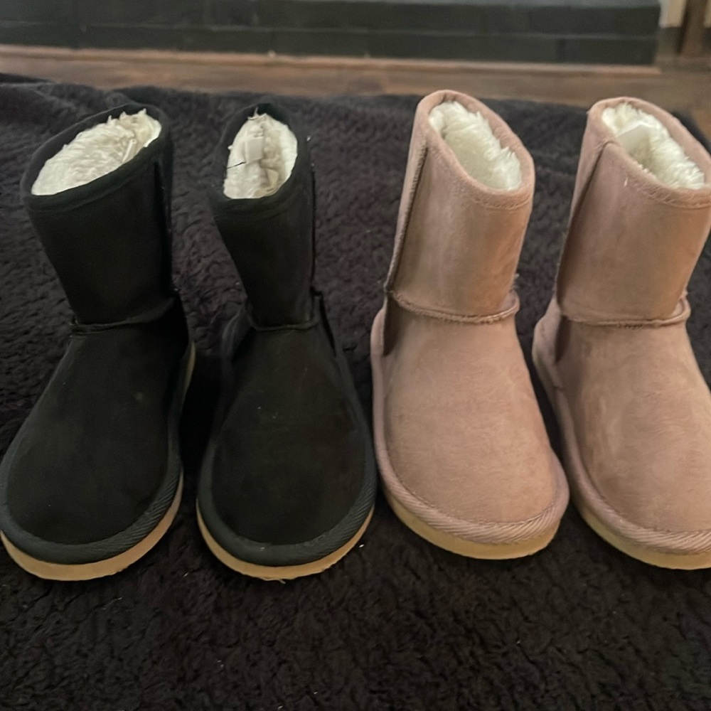 Two pair of old navy winter boots size 8c for toddler